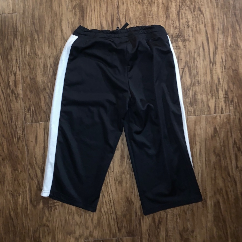 Reebok Womens Black & White shorts - Picture 5 of 8